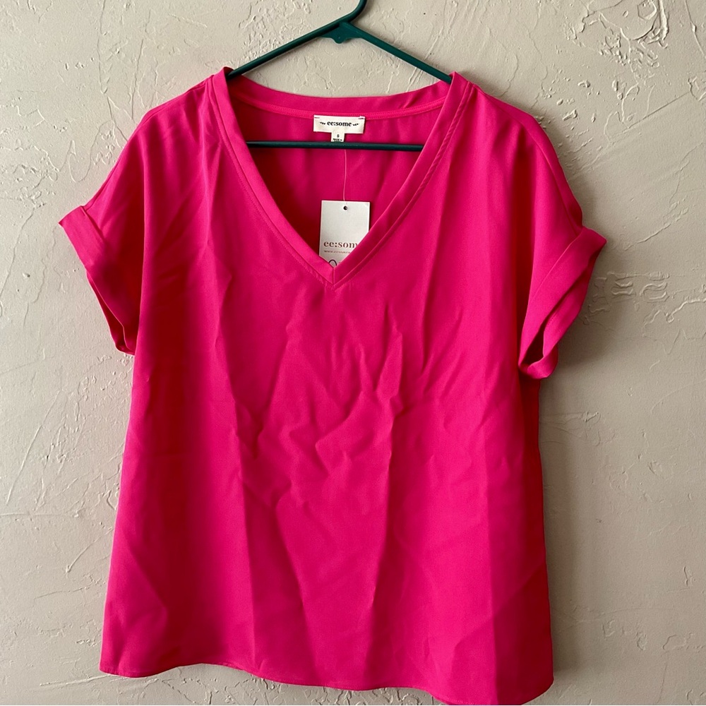 Eesome Fuchsia V-Neck Short Sleeve Tee - Picture 5 of 5